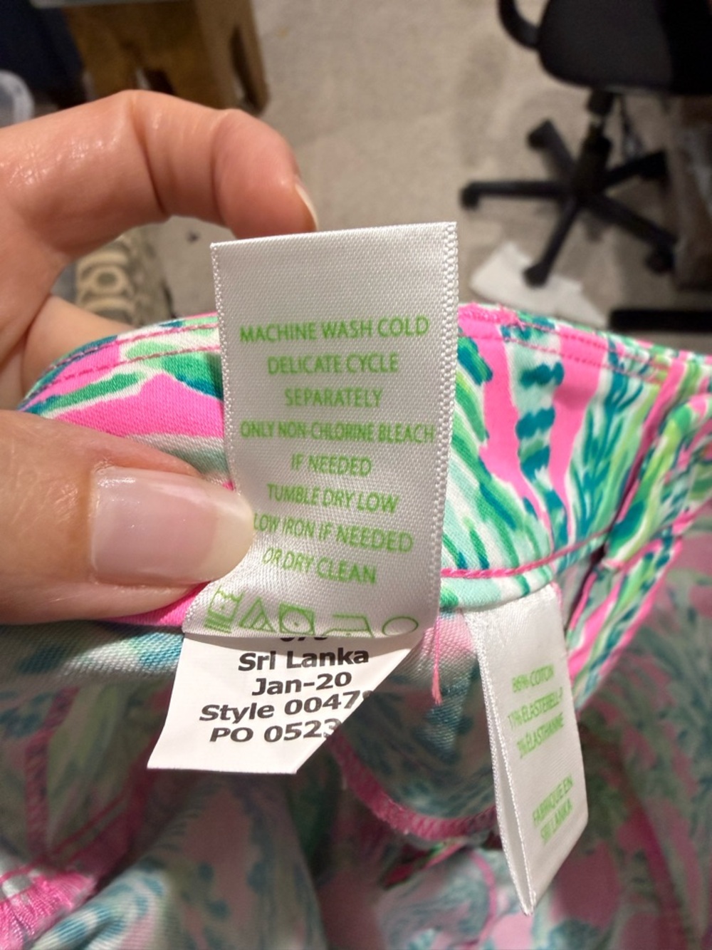 NWOT Lilly Pulitzer Neon Pink Tropical Leaf Print Pants - Picture 9 of 10